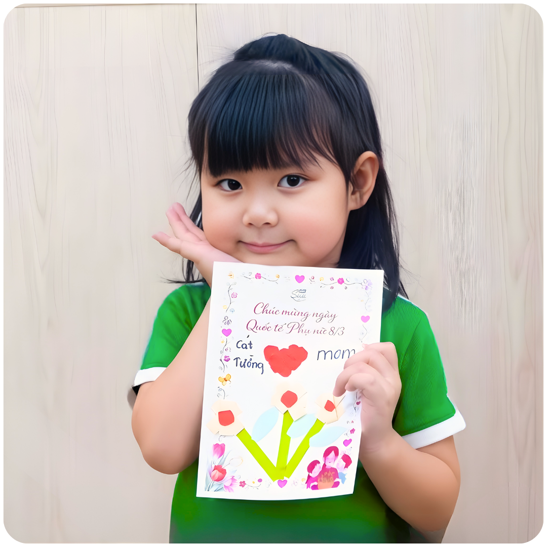 Con biết yêu thương, vui vẻ và nói lời biết ơn