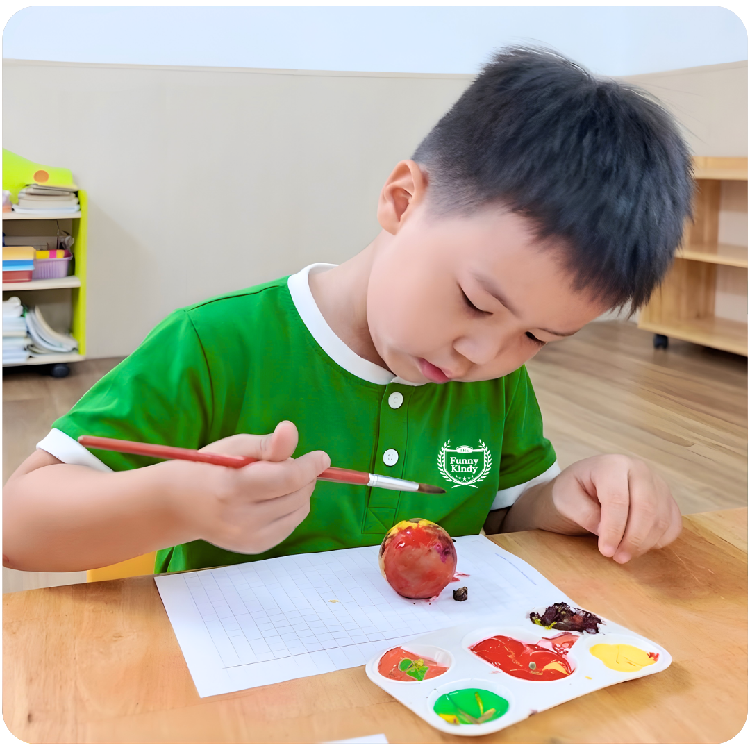 Con tự do thể hiện khả năng sáng tạo qua các hoạt động nghệ thuật