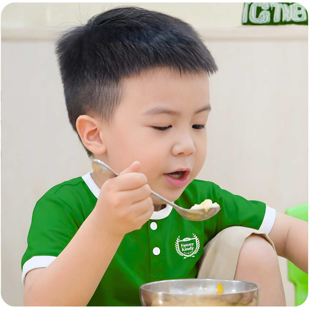 Con chủ động trong sinh hoạt và tự biết chăm sóc cá nhân cơ bản